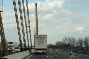 Die einspurige  Verkehrsführung Richtung Essen (Blick aus einem Linienbus)